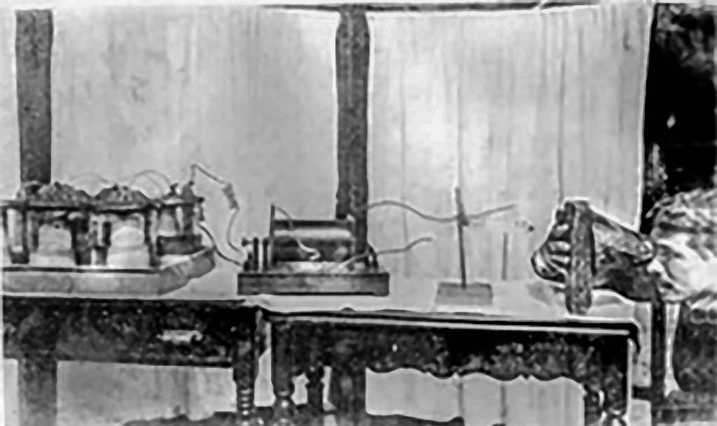 Early fluoroscopy experiments: Physicist’s fluoroscope