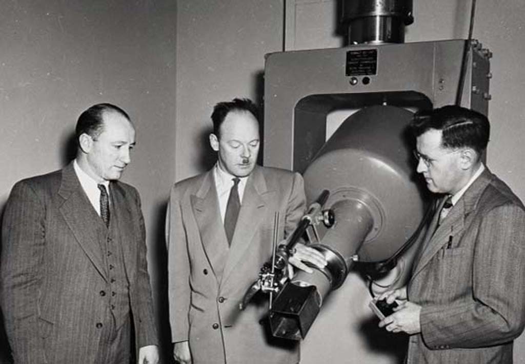 Radiotherapist Thomas Watson, machinist John MacKay, and Harold Johns with the 1st Co-60 unit